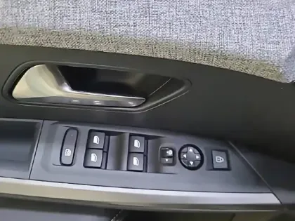 Photo 52 Peugeot 5008  Hybrid 145 e-DCS6