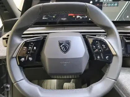 Photo 30 Peugeot 5008  Hybrid 145 e-DCS6