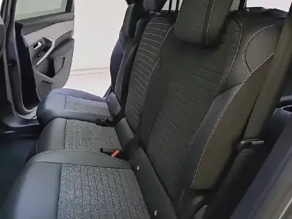 Photo 33 Peugeot 5008  Hybrid 145 e-DCS6