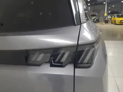 Photo 20 Peugeot 5008  Hybrid 145 e-DCS6