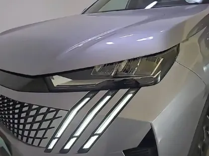 Photo 37 Peugeot 5008  Hybrid 145 e-DCS6