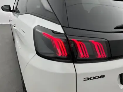 Photo 16 Peugeot 3008  Hybrid 225 e-EAT8
