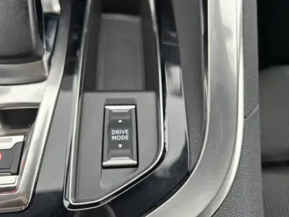 Photo 24 Peugeot 3008  Hybrid 225 e-EAT8