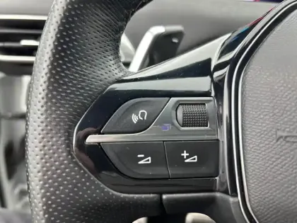 Photo 27 Peugeot 3008  Hybrid 225 e-EAT8