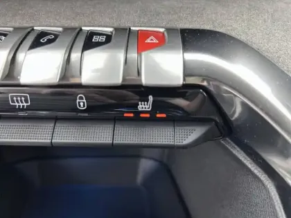 Photo 23 Peugeot 3008  Hybrid 225 e-EAT8