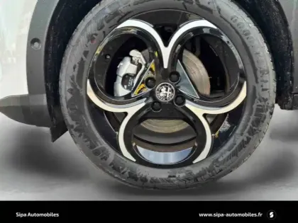 Photo 10 Alfa Romeo Junior  1.2 Ibrida 145 ch eDCT6