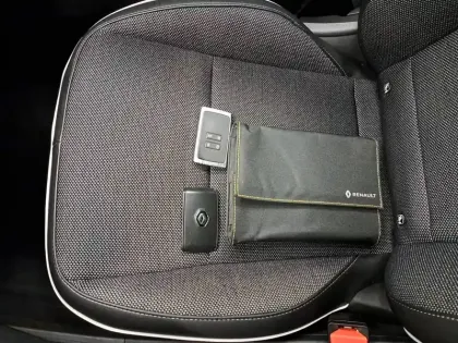 Photo 40 Renault Captur  E-Tech Plug-in 160