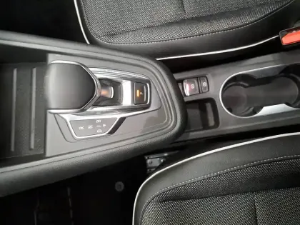 Photo 34 Renault Captur  E-Tech Plug-in 160