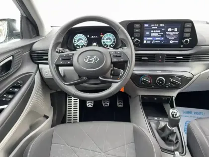 Photo 5 Hyundai Bayon  1.0 T-GDi 100 Hybrid 48V