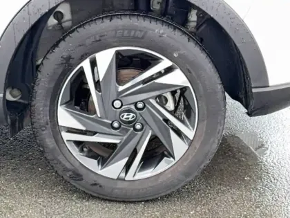 Photo 16 Hyundai Bayon  1.0 T-GDi 100 Hybrid 48V