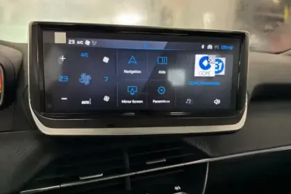 Photo 69 Peugeot 2008  Hybrid 145 e-DCS6