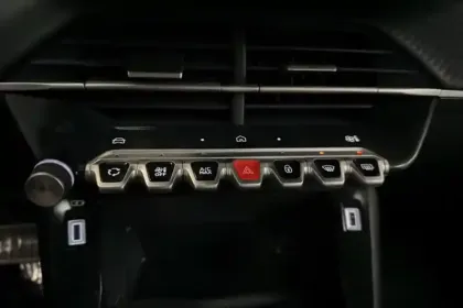 Photo 23 Peugeot 2008  Hybrid 145 e-DCS6