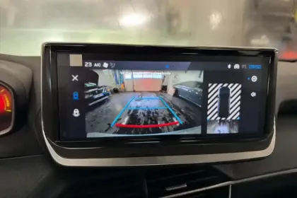 Photo 52 Peugeot 2008  Hybrid 145 e-DCS6