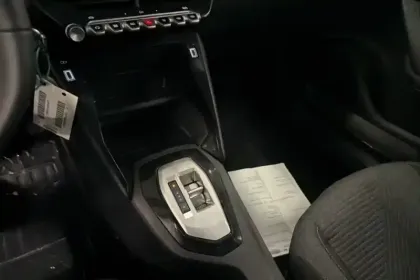 Photo 51 Peugeot 2008  Hybrid 145 e-DCS6