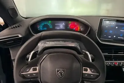 Photo 16 Peugeot 2008  Hybrid 145 e-DCS6