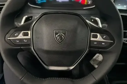 Photo 44 Peugeot 2008  Hybrid 145 e-DCS6