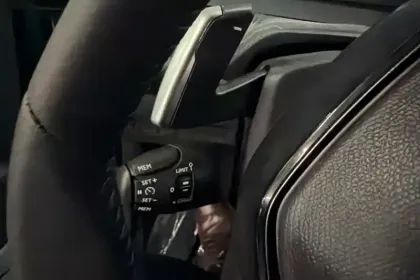 Photo 47 Peugeot 2008  Hybrid 145 e-DCS6