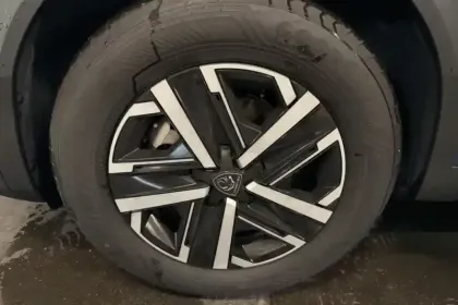 Photo 38 Peugeot 2008  Hybrid 145 e-DCS6