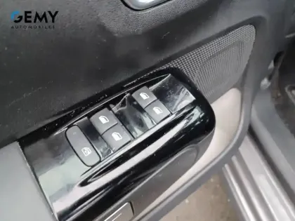 Photo 28 Citroën C3 Gén. III Ph2 Shine Pack 5