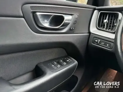 Photo 19 Volvo Xc60  T8 Recharge AWD 303 ch + 87 ch Geartronic 8