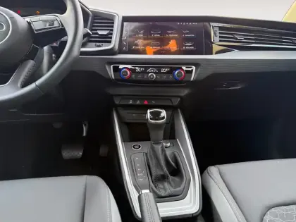 Photo 12 Audi A1  Sportback 30 TFSI 110 ch S tronic 7