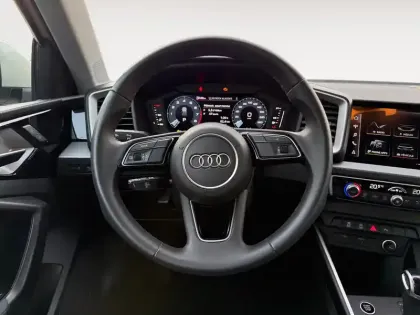 Photo 11 Audi A1  Sportback 30 TFSI 110 ch S tronic 7