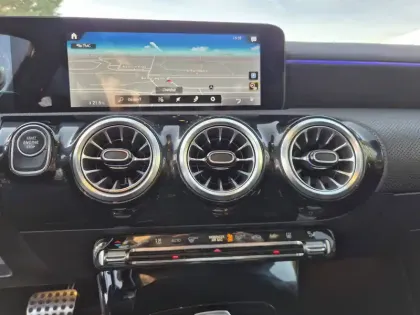 Photo 17 Mercedes Classe A  250 e 8G-DCT