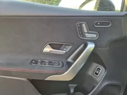 Photo 12 Mercedes Classe A  250 e 8G-DCT