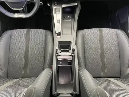 Photo 60 Peugeot 408  Hybrid 136 e-DCS6