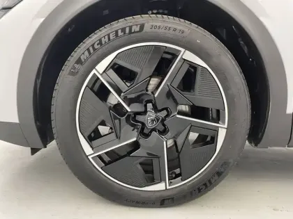 Photo 16 Peugeot 408  Hybrid 136 e-DCS6