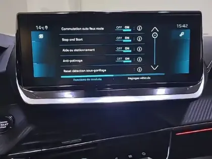 Photo 20 Peugeot 2008  PureTech 130 S&S EAT8