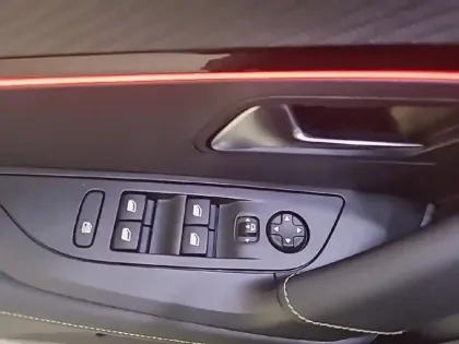 Photo 29 Peugeot 2008  PureTech 130 S&S EAT8