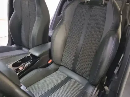 Photo 10 Peugeot 2008  PureTech 130 S&S EAT8