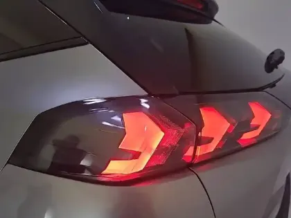 Photo 16 Peugeot 2008  PureTech 130 S&S EAT8