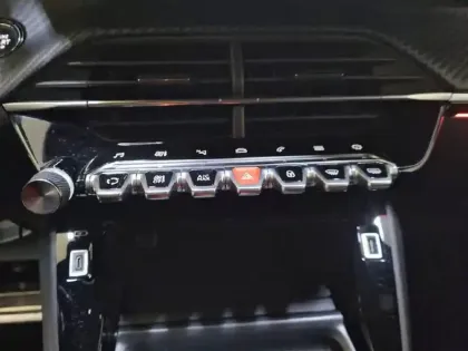 Photo 24 Peugeot 2008  PureTech 130 S&S EAT8