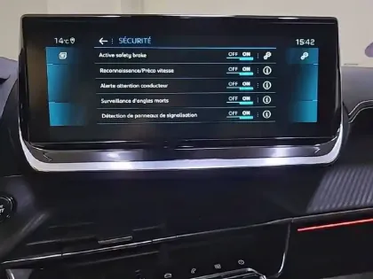 Photo 21 Peugeot 2008  PureTech 130 S&S EAT8