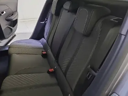 Photo 32 Peugeot 2008  Hybrid 136 e-DCS6