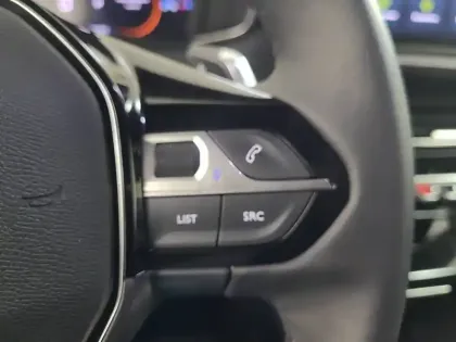 Photo 11 Peugeot 2008  Hybrid 136 e-DCS6