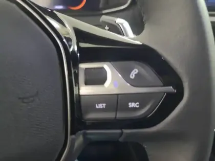 Photo 12 Peugeot 2008  Hybrid 136 e-DCS6