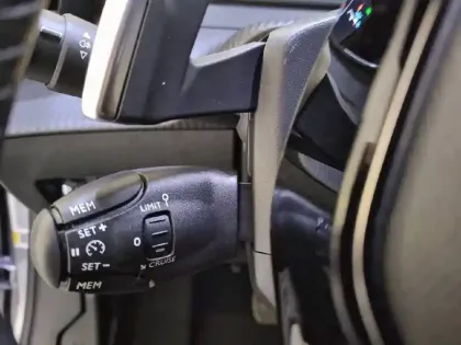 Photo 46 Peugeot 2008  Hybrid 136 e-DCS6