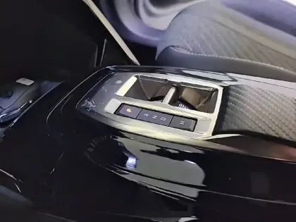 Photo 34 Peugeot 2008  Hybrid 136 e-DCS6