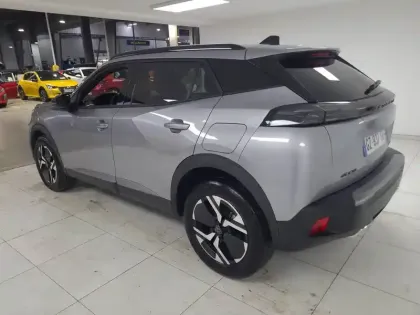 Photo 3 Peugeot 2008  Hybrid 136 e-DCS6