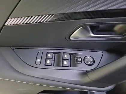 Photo 49 Peugeot 2008  Hybrid 136 e-DCS6