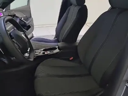 Photo 31 Peugeot 2008  Hybrid 136 e-DCS6