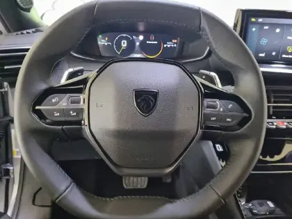 Photo 29 Peugeot 2008  Hybrid 136 e-DCS6