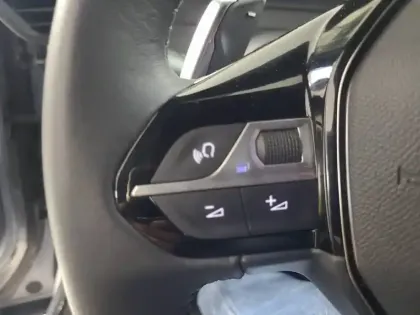 Photo 13 Peugeot 2008  Hybrid 136 e-DCS6