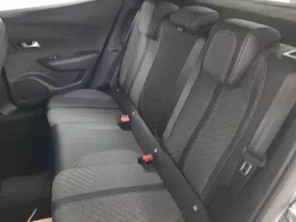 Photo 18 Peugeot 2008  Hybrid 136 e-DCS6