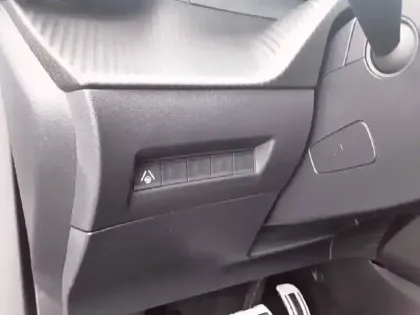 Photo 19 Peugeot 2008  Hybrid 145 e-DCS6