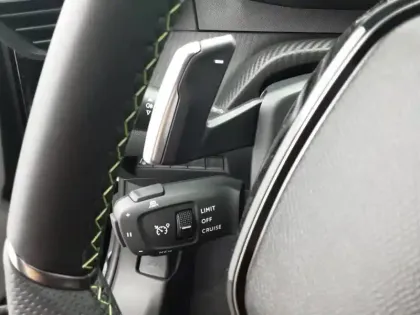 Photo 20 Peugeot 2008  Hybrid 145 e-DCS6