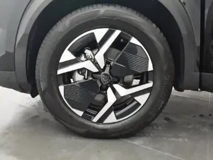 Photo 12 Peugeot 2008  Hybrid 145 e-DCS6